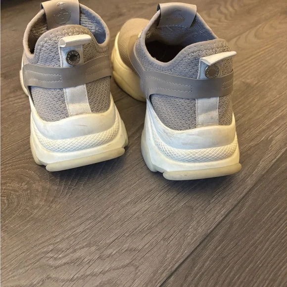 STEVE MADDEN RUNNING SHOES - Picture 3 of 4